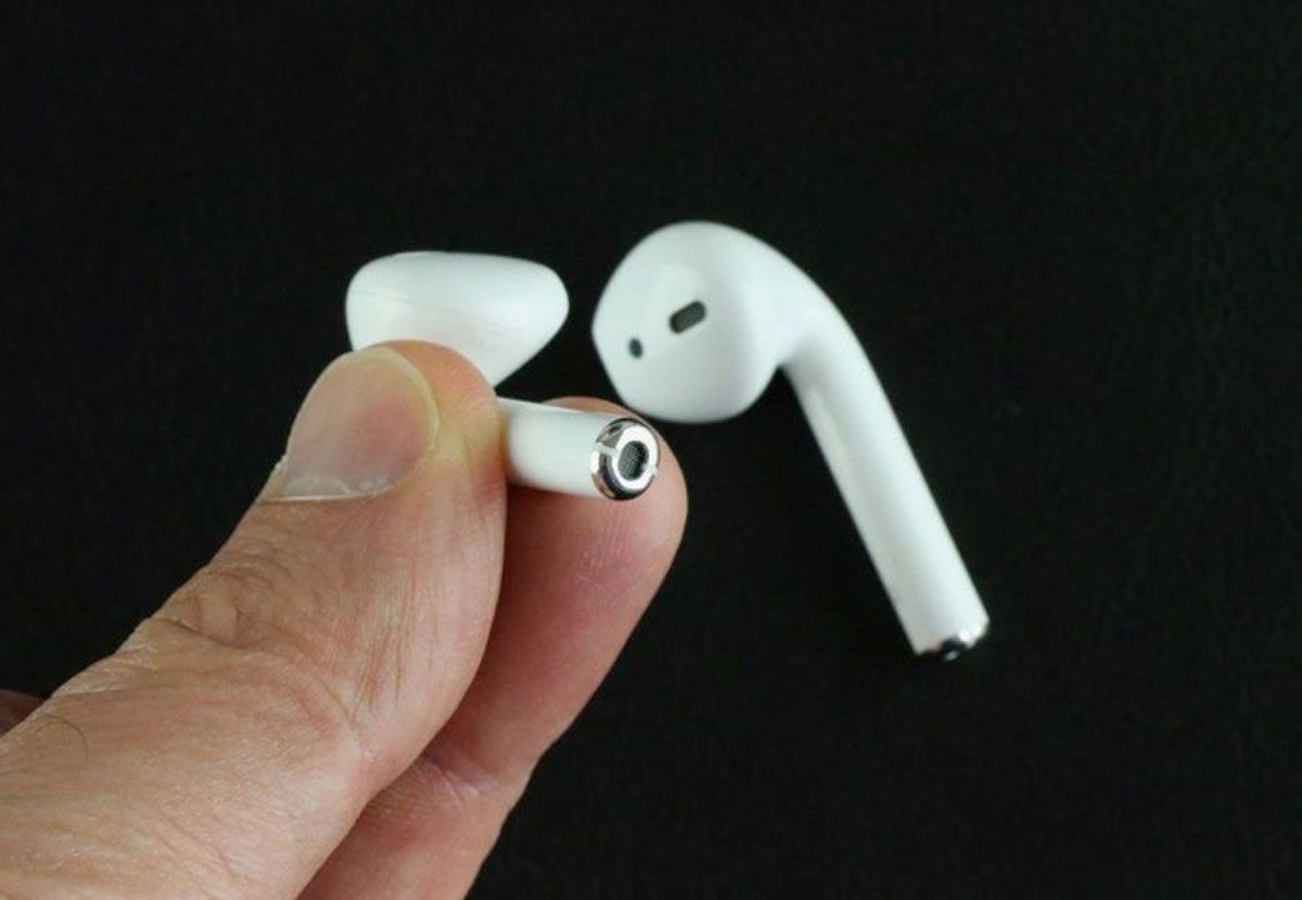 airpods fall out of ears